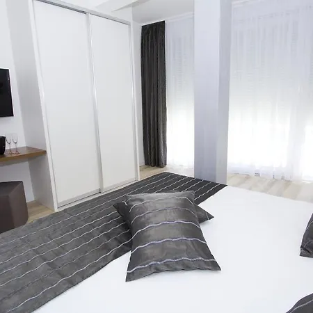 Luxury Apartment Split Room photo