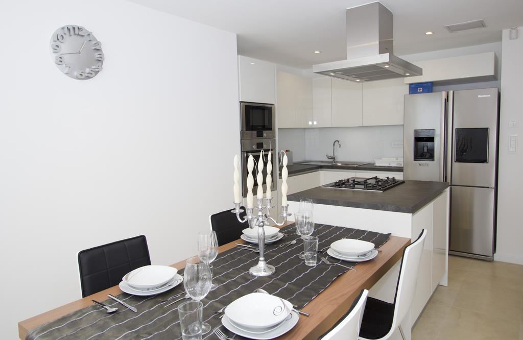 Luxury Apartment *
