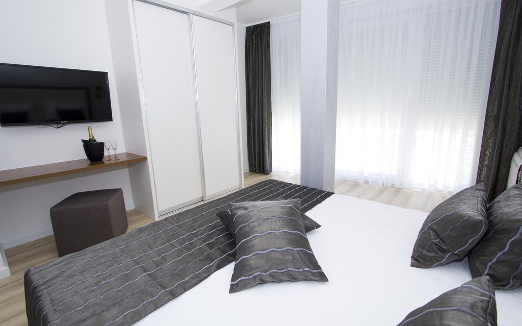 Luxury Split