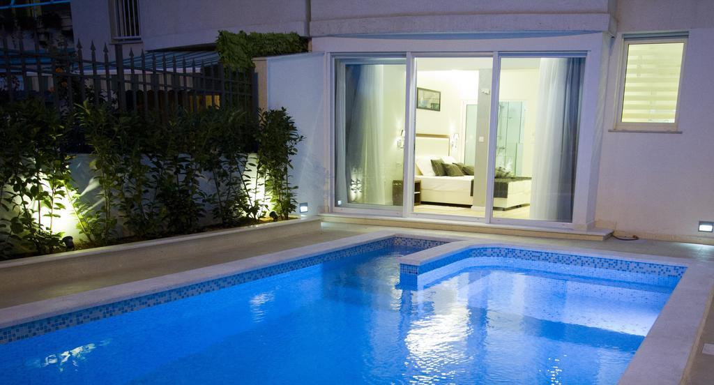 Luxury Split