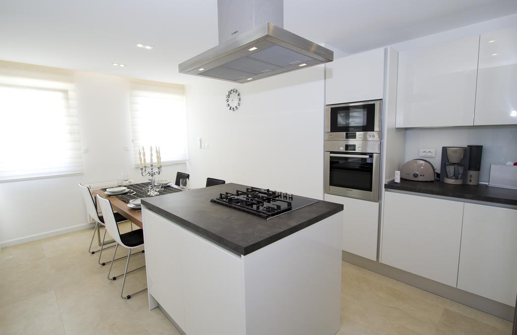 Luxury Apartment *